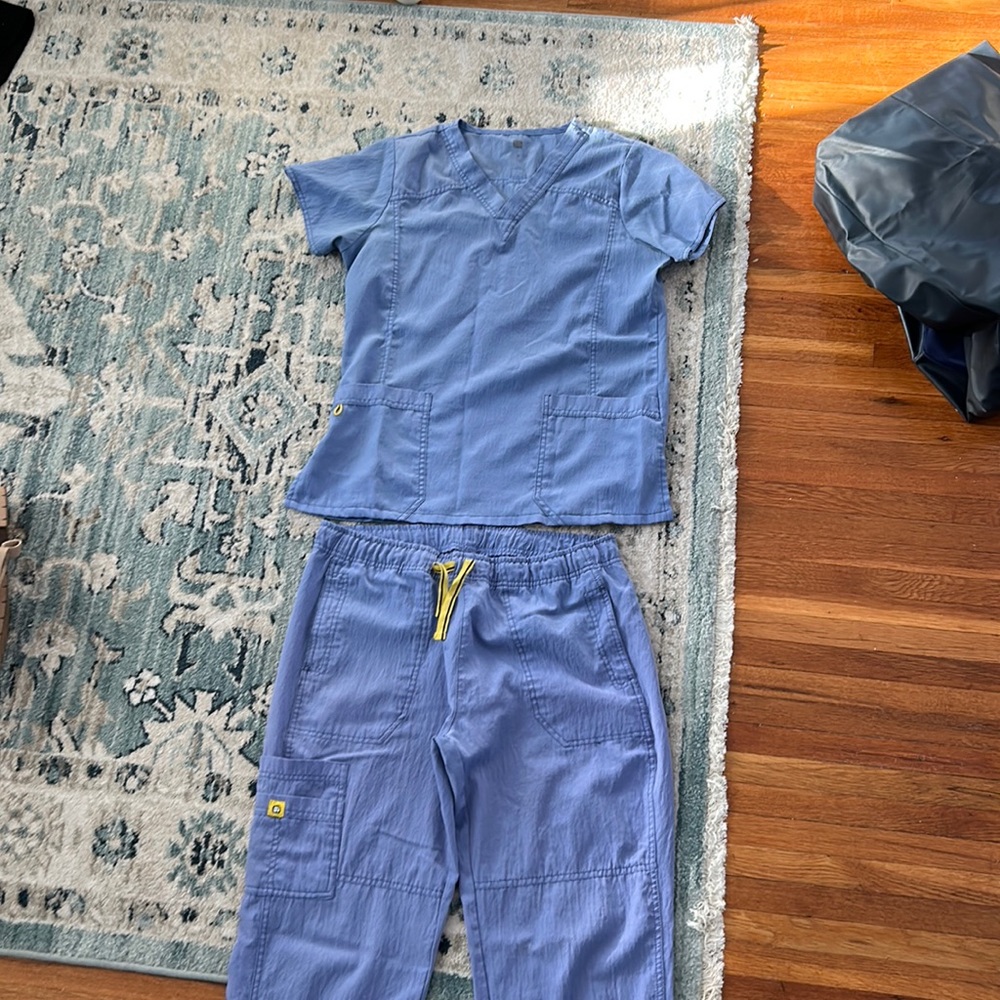Wonderwink scrubs size medium